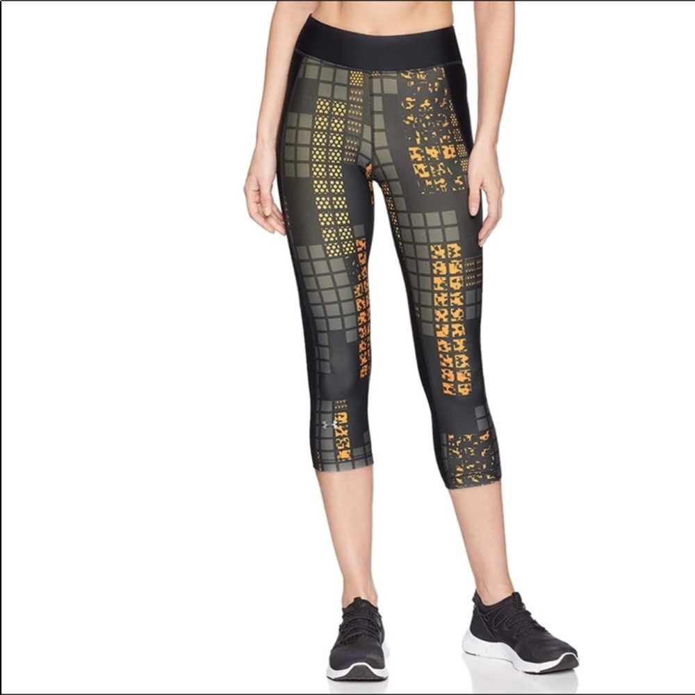 MEDIUM UNDER ARMOUR CAPRIS NWT
